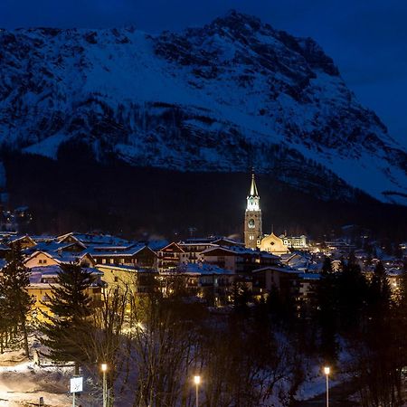 Hotel Corona Cortina dʼAmpezzo Esterno foto
