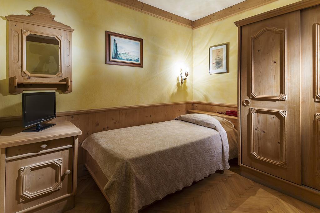 Hotel Corona Cortina dʼAmpezzo Camera foto