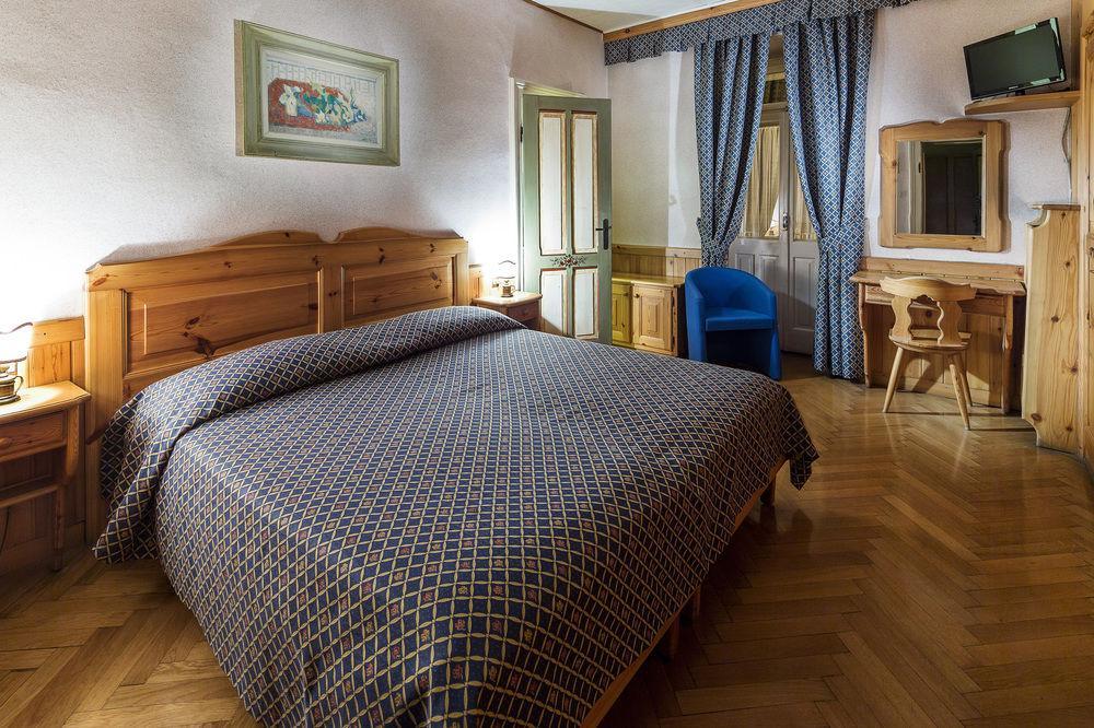 Hotel Corona Cortina dʼAmpezzo Esterno foto