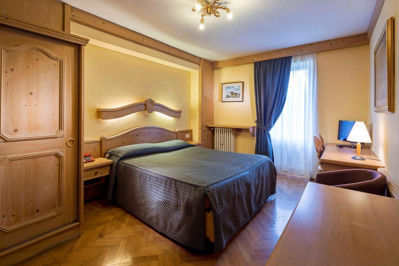 Hotel Corona Cortina dʼAmpezzo Esterno foto