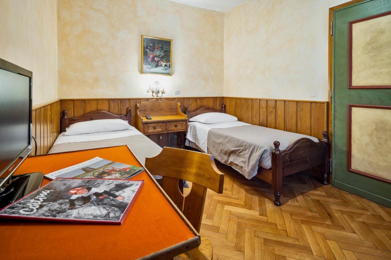 Hotel Corona Cortina dʼAmpezzo Esterno foto