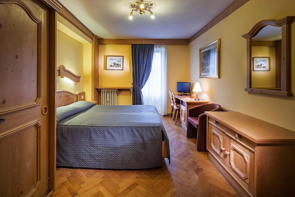 Hotel Corona Cortina dʼAmpezzo Esterno foto