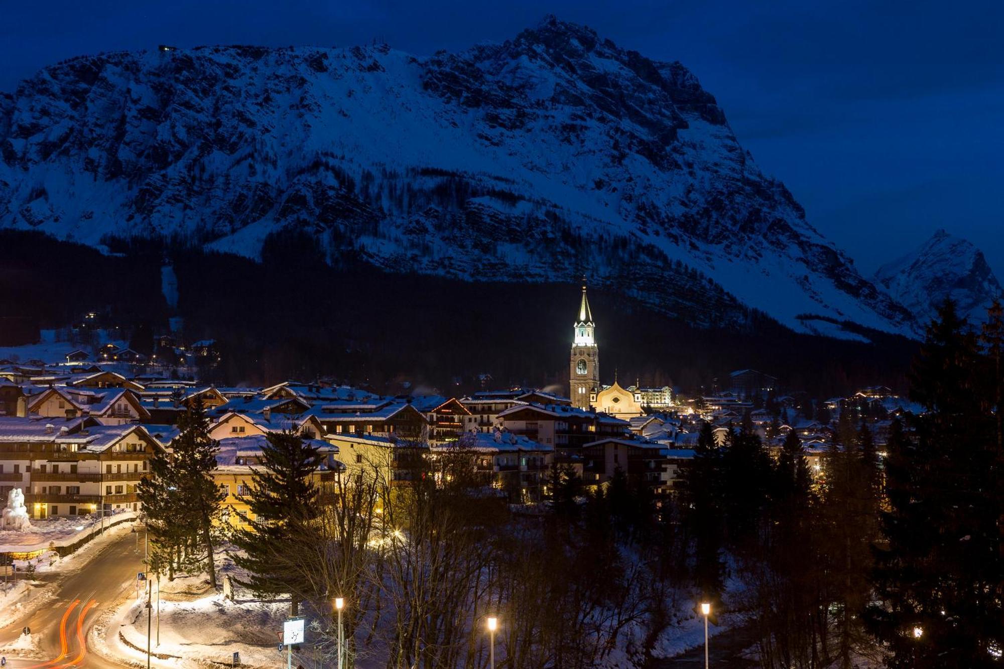 Hotel Corona Cortina dʼAmpezzo Esterno foto