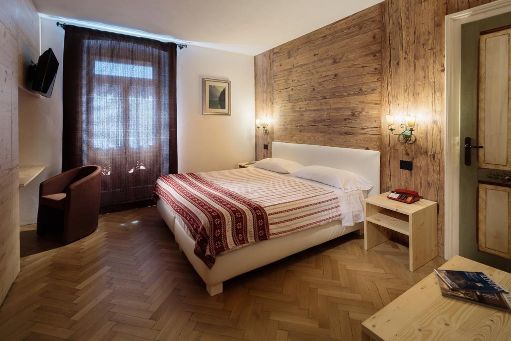 Hotel Corona Cortina dʼAmpezzo Esterno foto