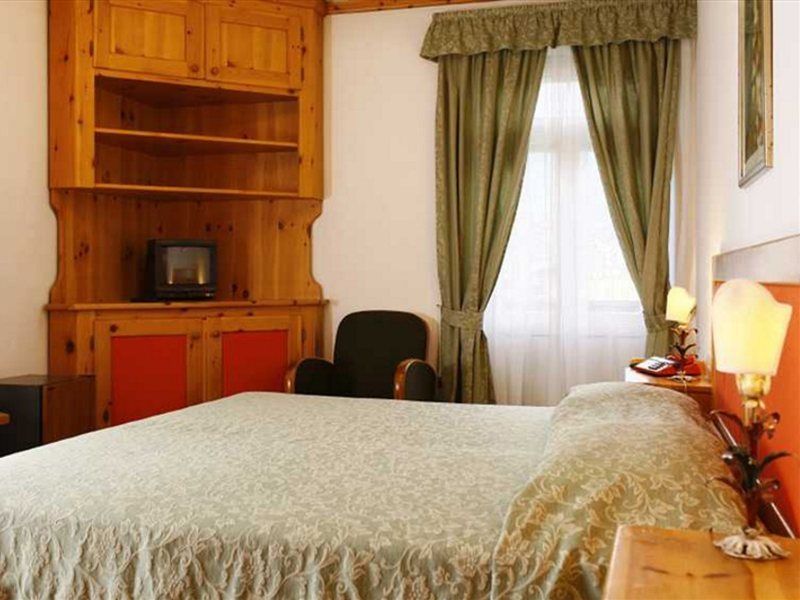 Hotel Corona Cortina dʼAmpezzo Esterno foto