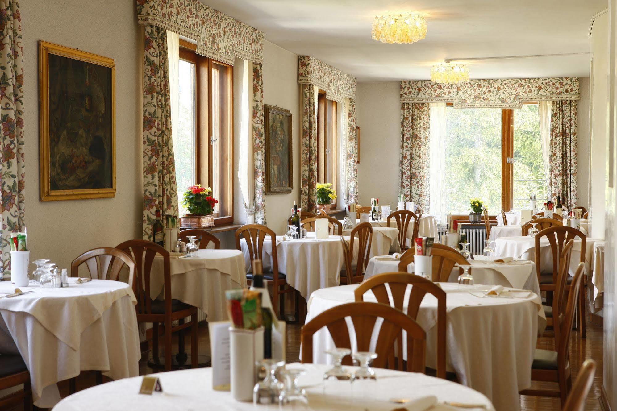 Hotel Corona Cortina dʼAmpezzo Esterno foto