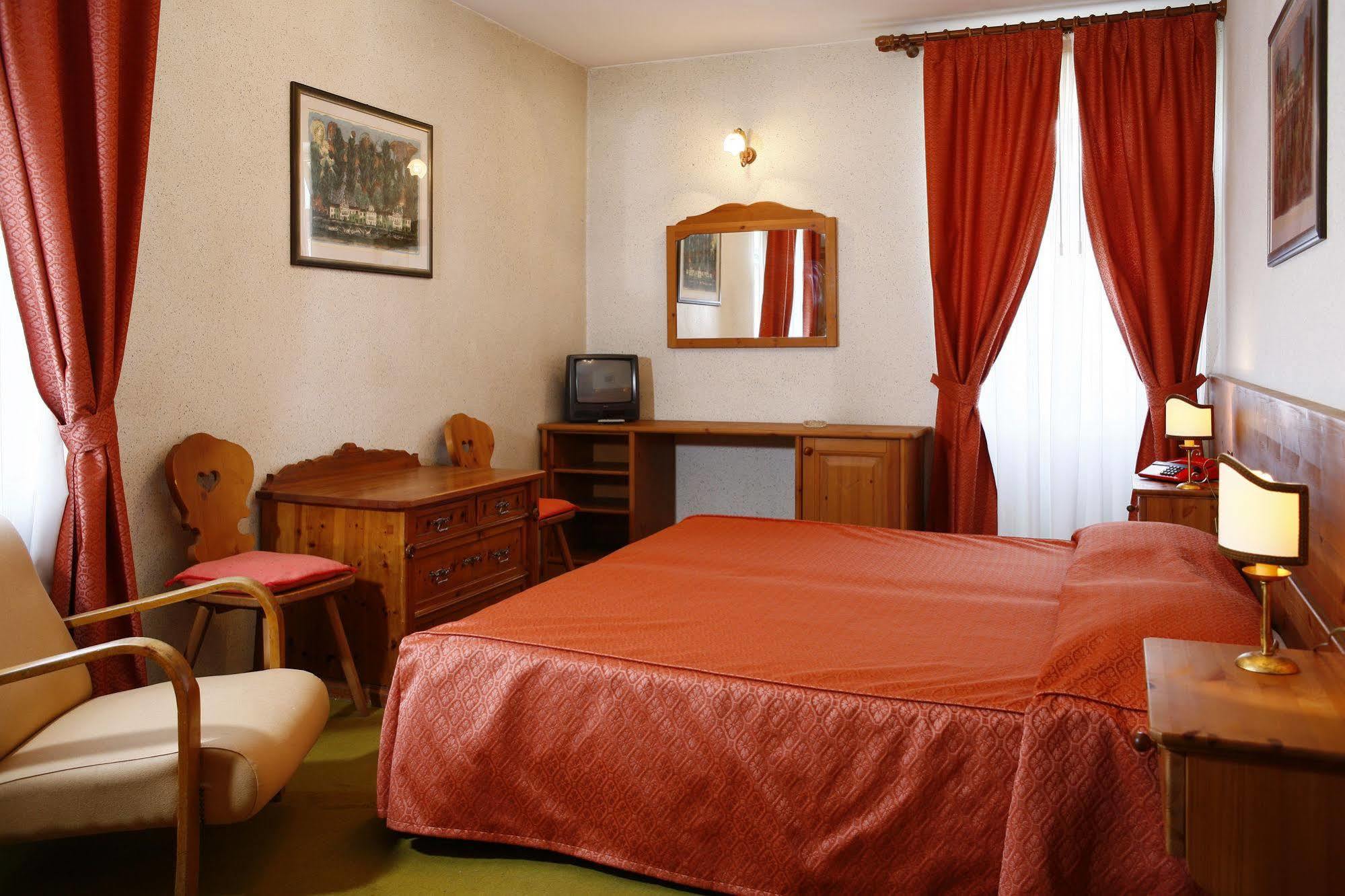 Hotel Corona Cortina dʼAmpezzo Esterno foto