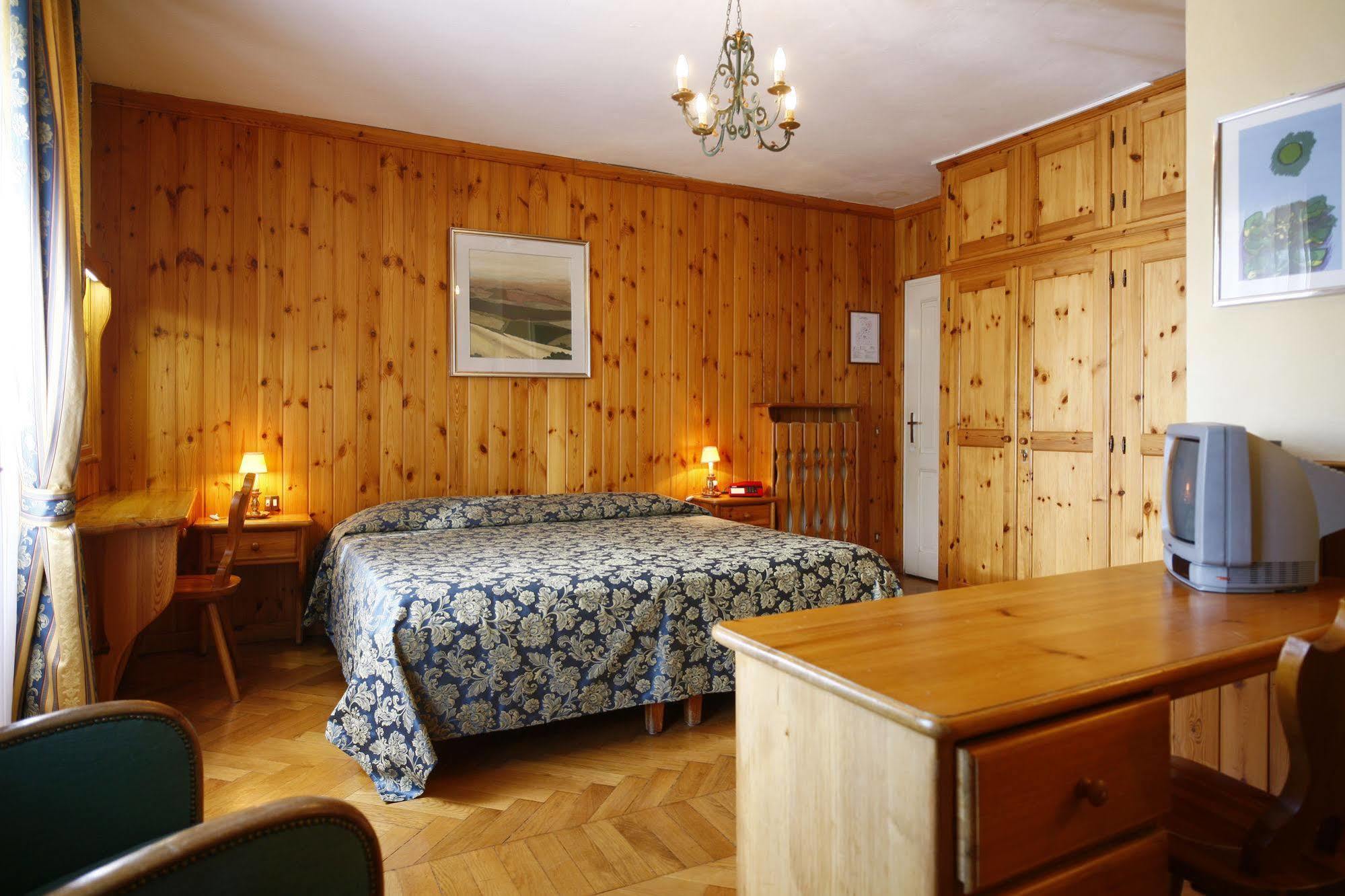 Hotel Corona Cortina dʼAmpezzo Esterno foto