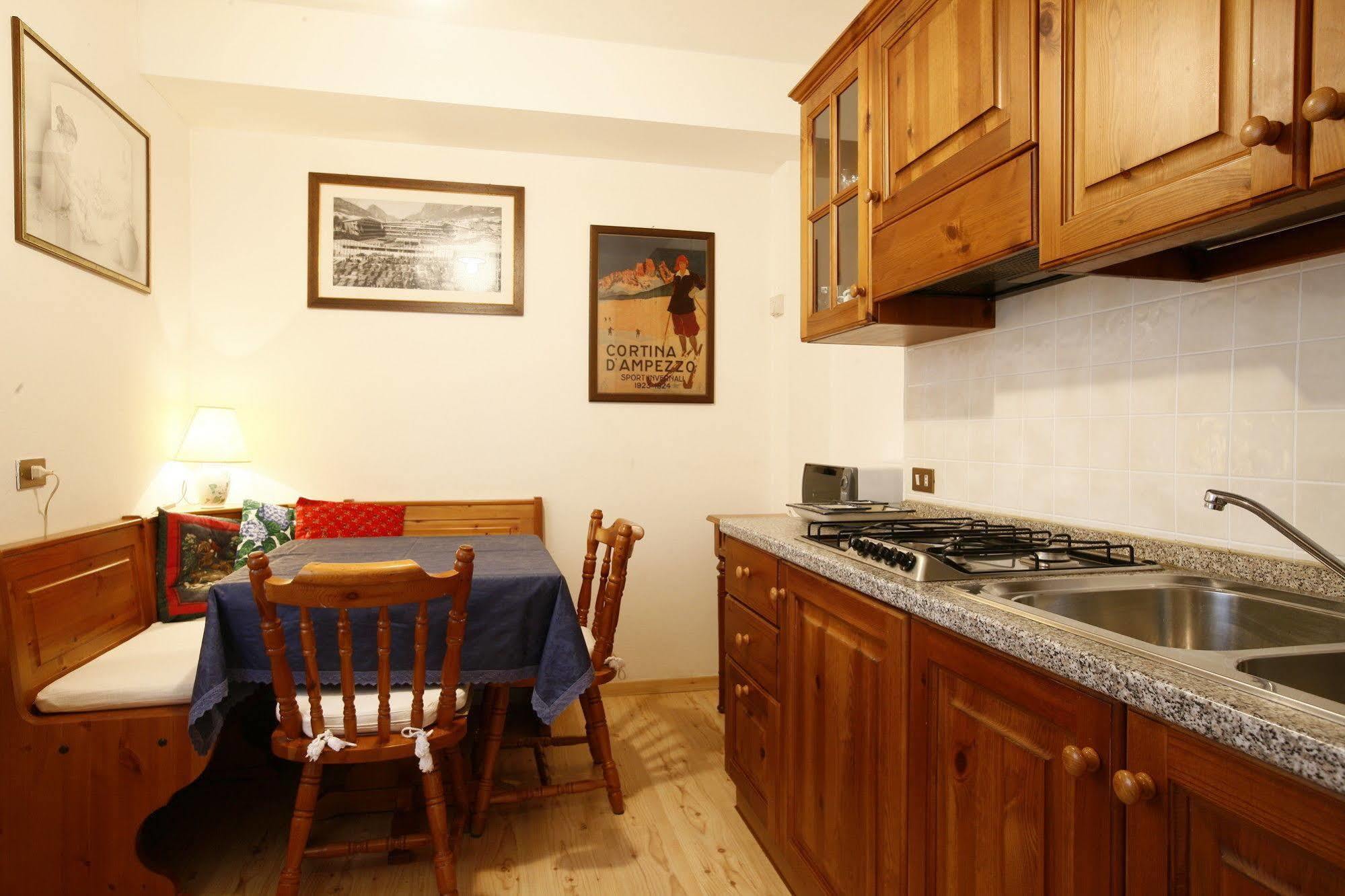 Hotel Corona Cortina dʼAmpezzo Esterno foto