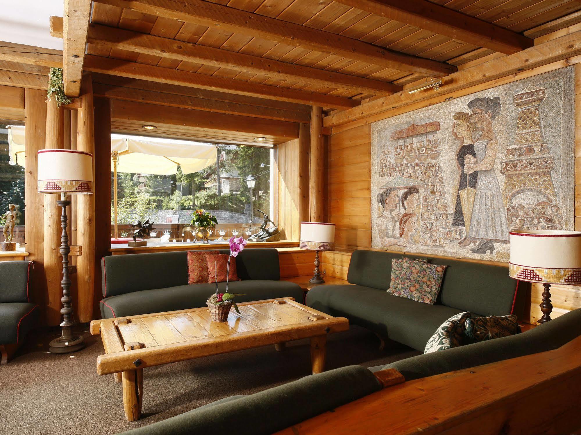 Hotel Corona Cortina dʼAmpezzo Esterno foto