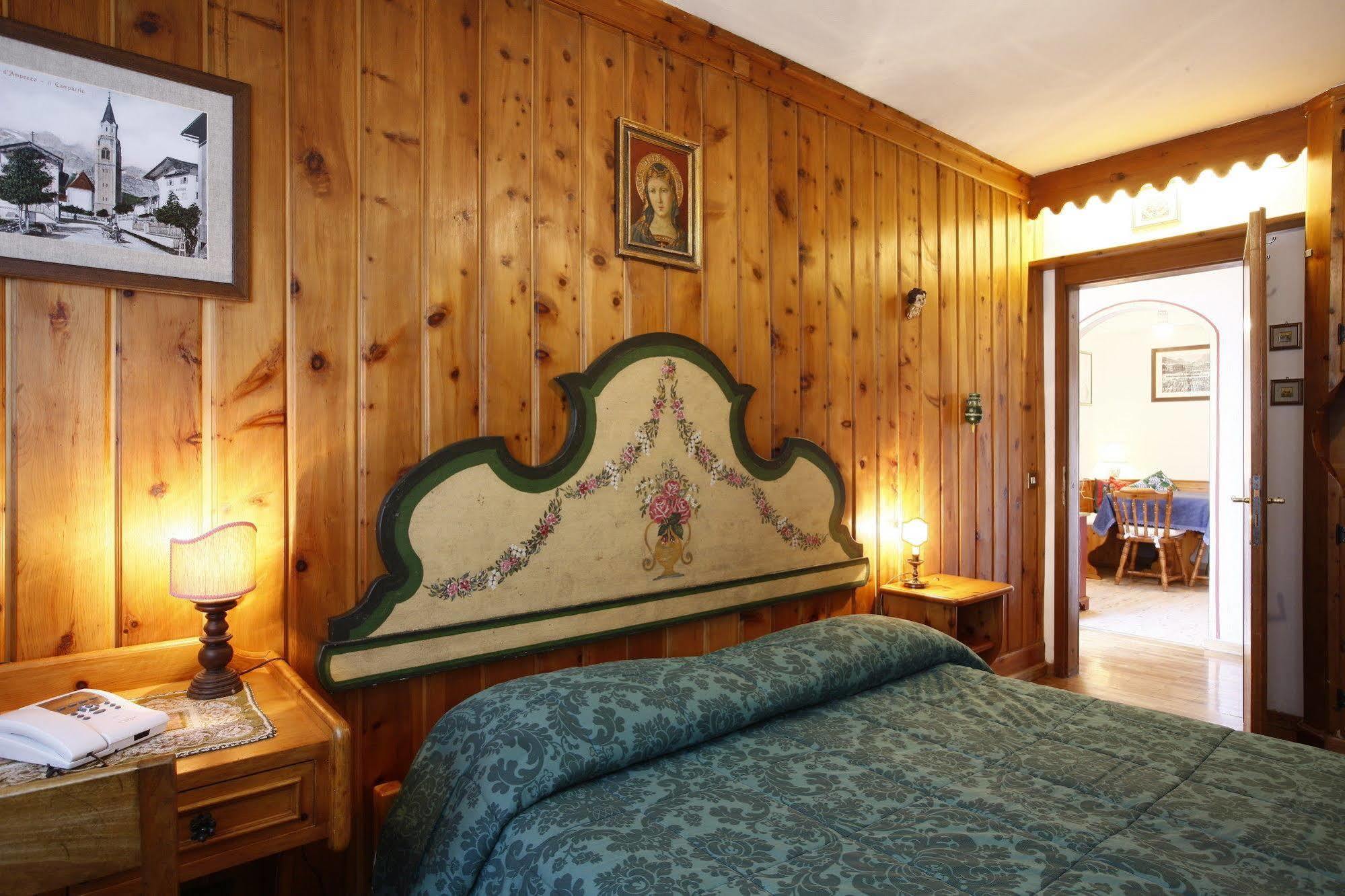 Hotel Corona Cortina dʼAmpezzo Esterno foto