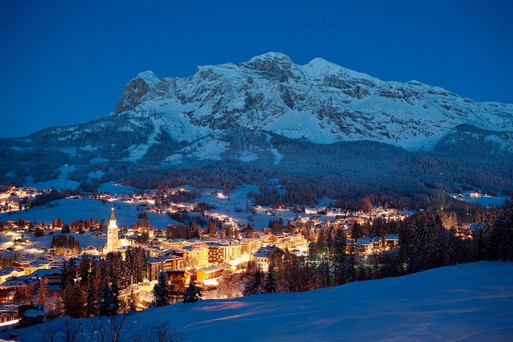 Hotel Corona Cortina dʼAmpezzo Esterno foto